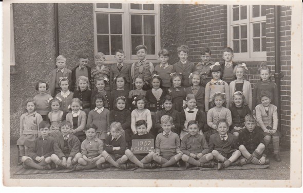 Vivian school photo - Meeching Junior class 1 1952.