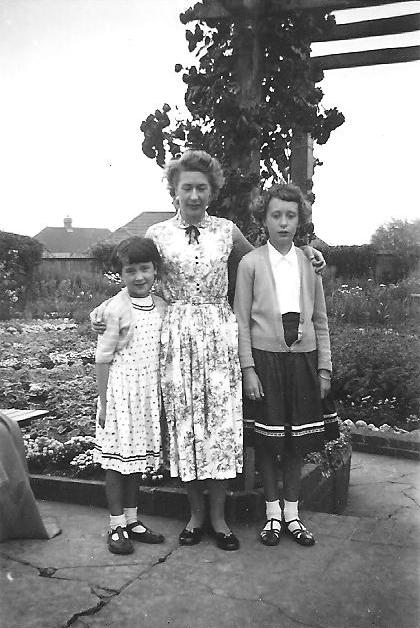 Vivian With Mum and Jenny